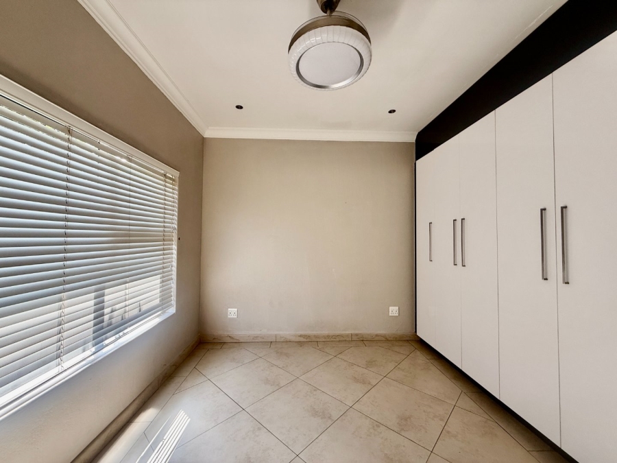 To Let 3 Bedroom Property for Rent in Caribbean Beach Club North West
